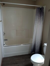 106 Jefferson Dr photo'