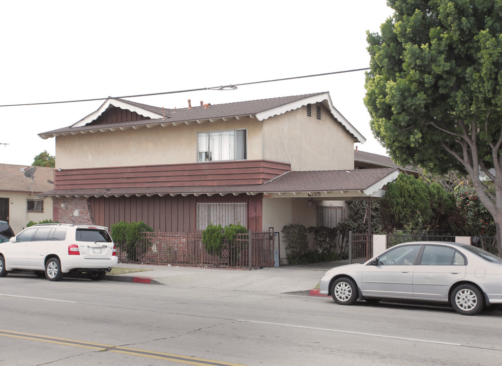 6257 State St in Huntington Park, CA - Building Photo