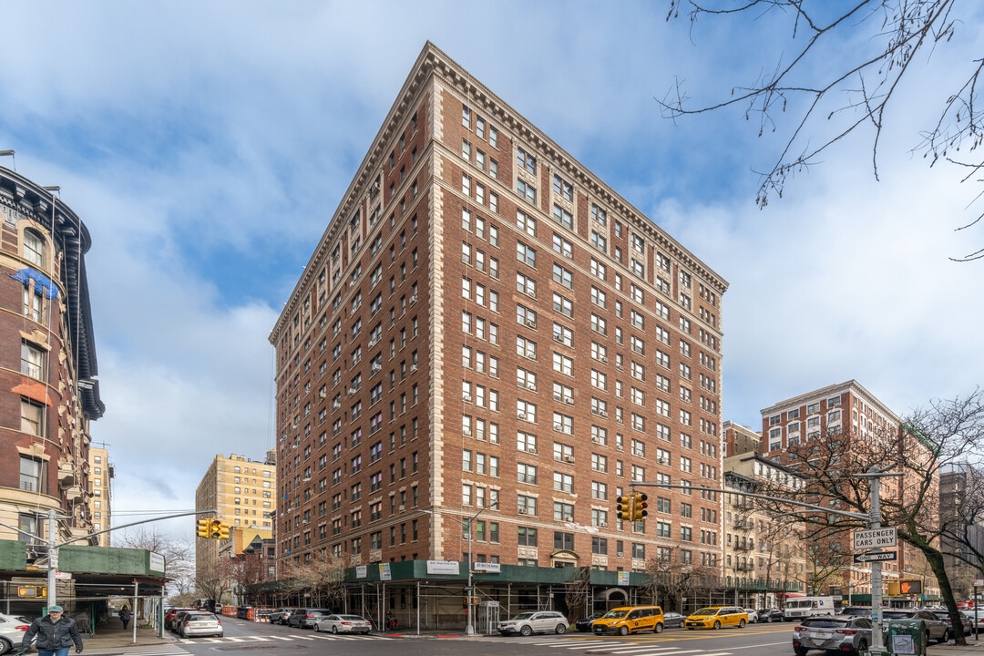 845 W End Ave in New York, NY - Building Photo