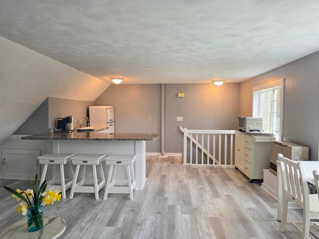 8 Little John Rd in Durham, NH - Building Photo - Building Photo