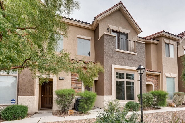 property at 2750 Fountain Ridge Ln