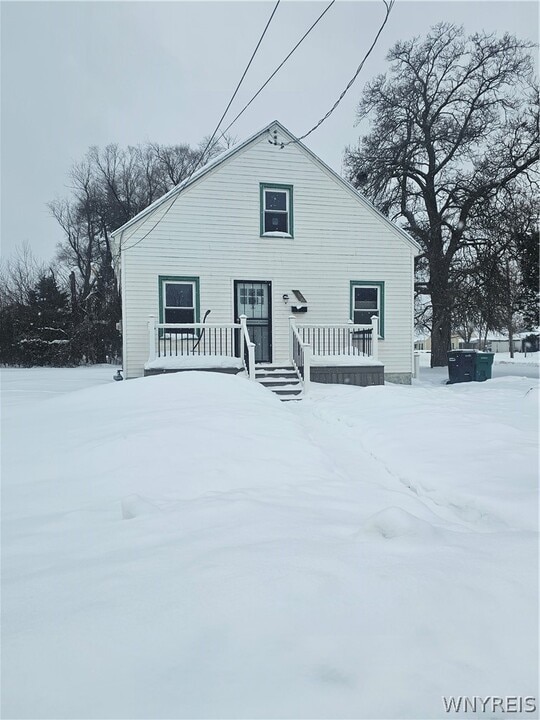 2003 Virginia Ave in Niagara Falls, NY - Building Photo