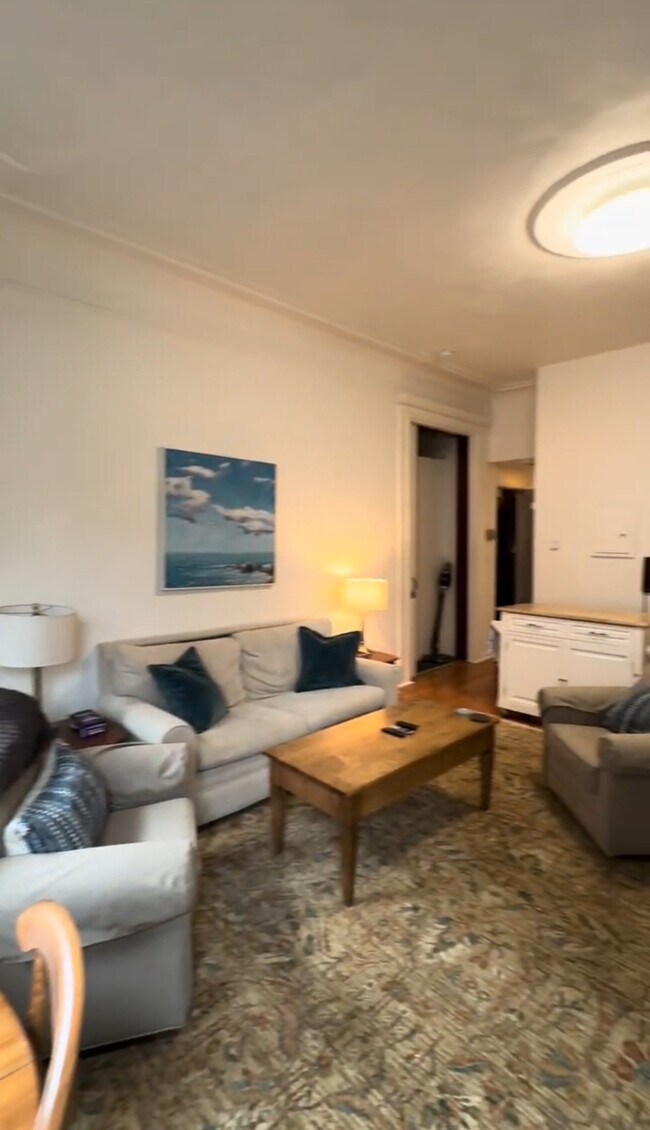 29 Bay State Rd, Unit 2F in Boston, MA - Foto de edificio - Building Photo