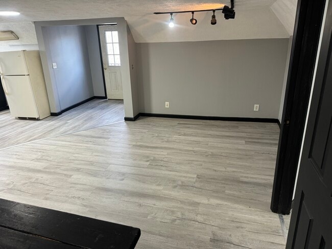 324 Walnut Ave, Unit 4 in Fairmont, WV - Foto de edificio - Building Photo