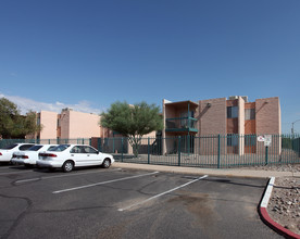 Greenview Apartments in Tucson, AZ - Foto de edificio - Building Photo