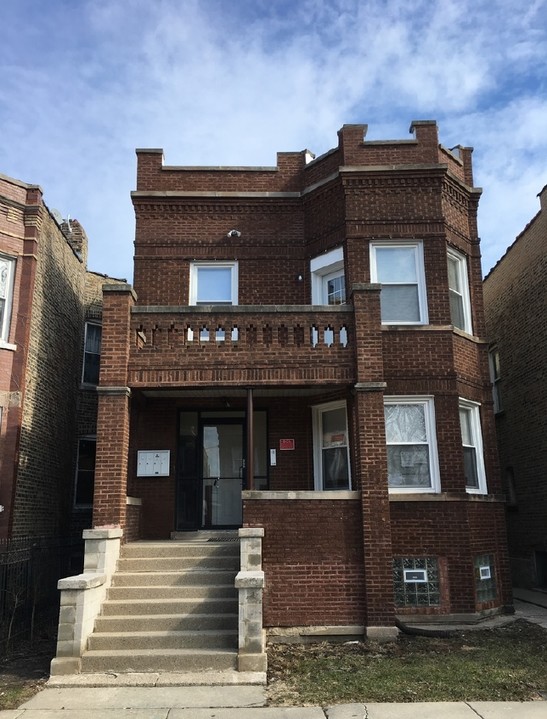 2133 N Springfield Ave in Chicago, IL - Building Photo