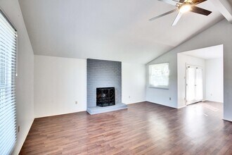 8002 Croftwood Dr in Austin, TX - Building Photo - Building Photo