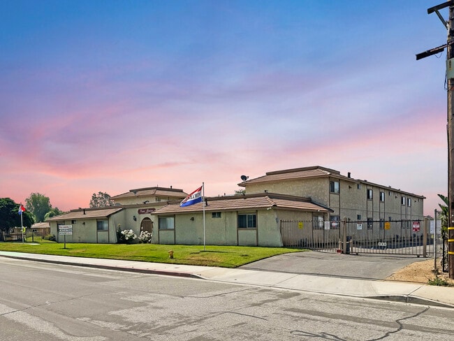 Casa Buena Apartments