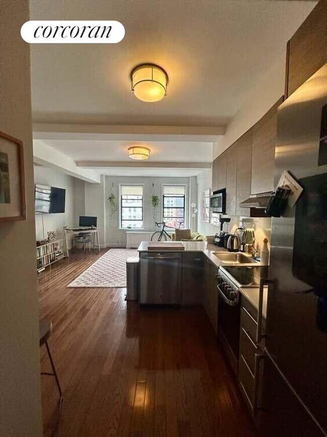 210 W 70th St in New York, NY - Building Photo - Building Photo