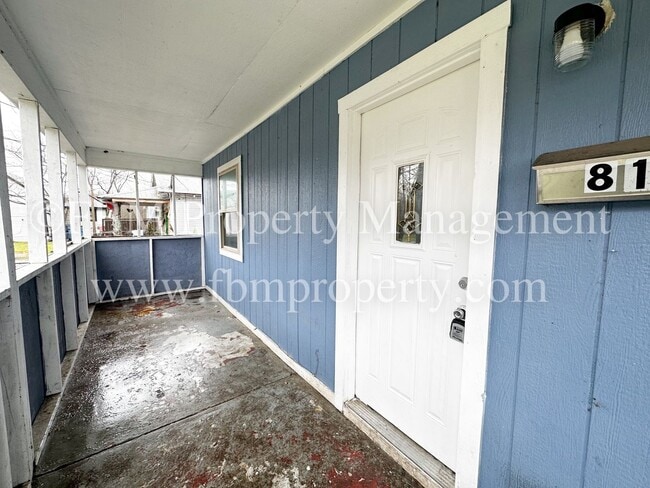 813 E 2nd Ave in Corsicana, TX - Building Photo - Building Photo