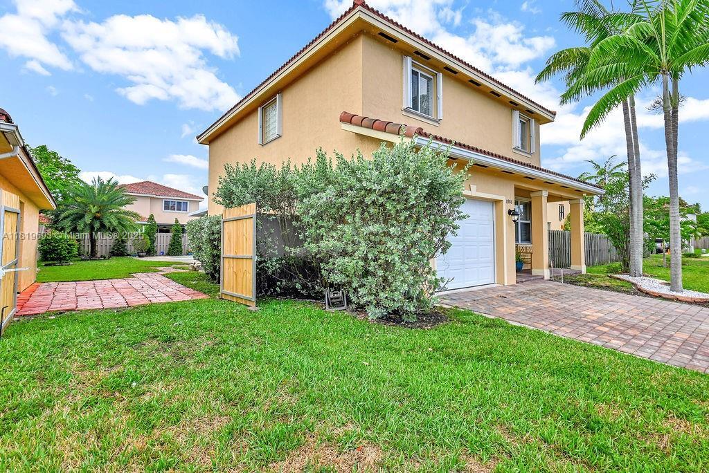 8986 SW 214th Terrace in Cutler Bay, FL - Building Photo