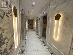 10 Inn On The Pk Dr in Toronto, ON - Building Photo - Building Photo