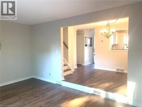 242 Lakeport Rd in St Catharines, ON - Building Photo - Building Photo