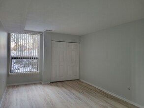 12 Shrewsbury Green Dr in Shrewsbury, MA - Foto de edificio - Building Photo