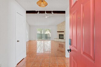 2923 Norfolk Dr in Austin, TX - Foto de edificio - Building Photo