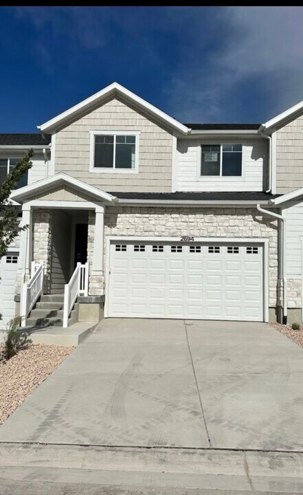 2694 Blue Dawn Ln in Saratoga Springs, UT - Building Photo