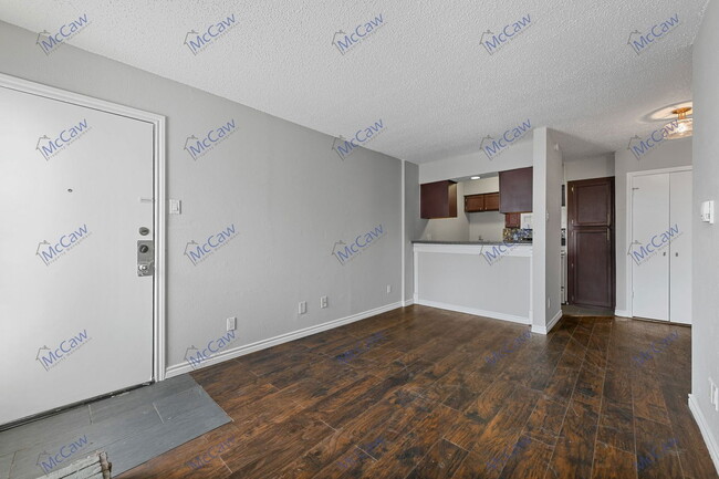 9520 Royal Ln in Dallas, TX - Building Photo - Building Photo