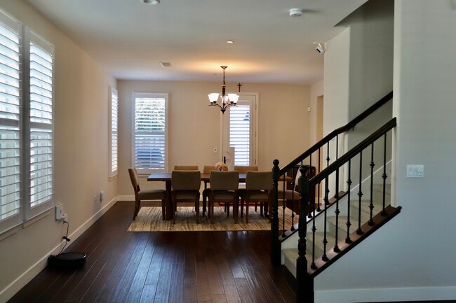 3281 Crocker Dr in Sacramento, CA - Building Photo - Building Photo