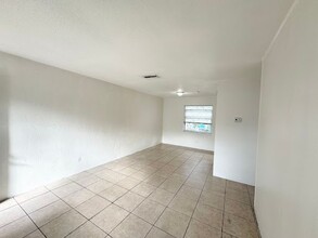 1221 Kennedy Rd in Daytona Beach, FL - Building Photo - Building Photo