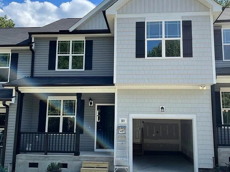 103 Stewarts Knob Dr in Clayton, NC - Building Photo