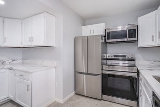 123 Cottonwood Rd in Newington, CT - Building Photo - Building Photo