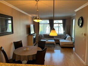 15385 101A Av in Surrey, BC - Building Photo - Building Photo