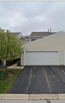 1640 Hilton Head Dr in Naperville, IL - Building Photo