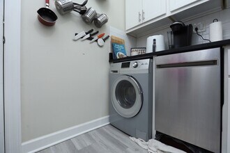 644 W Roscoe St, Unit J09W in Chicago, IL - Foto de edificio - Building Photo