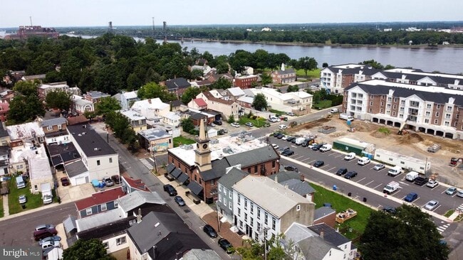 23 E Union St in Burlington, NJ - Building Photo - Building Photo
