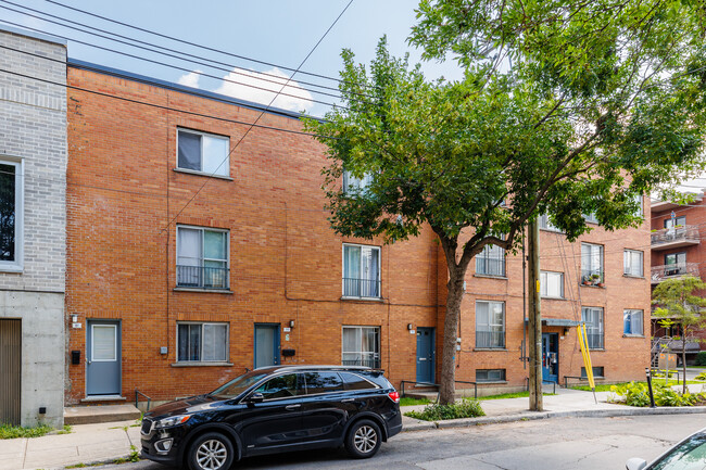 77 Bourget Rue in Montréal, QC - Building Photo - Building Photo