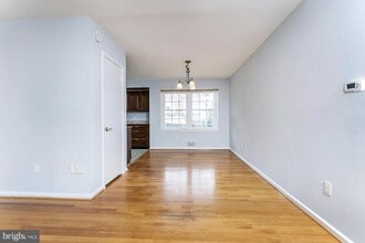 409 Orleans Cir SW in Vienna, VA - Building Photo - Building Photo