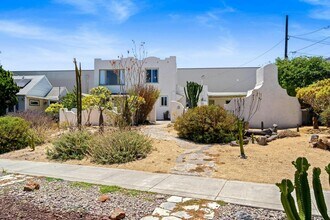 4774 E Mountain View Dr in San Diego, CA - Foto de edificio - Building Photo