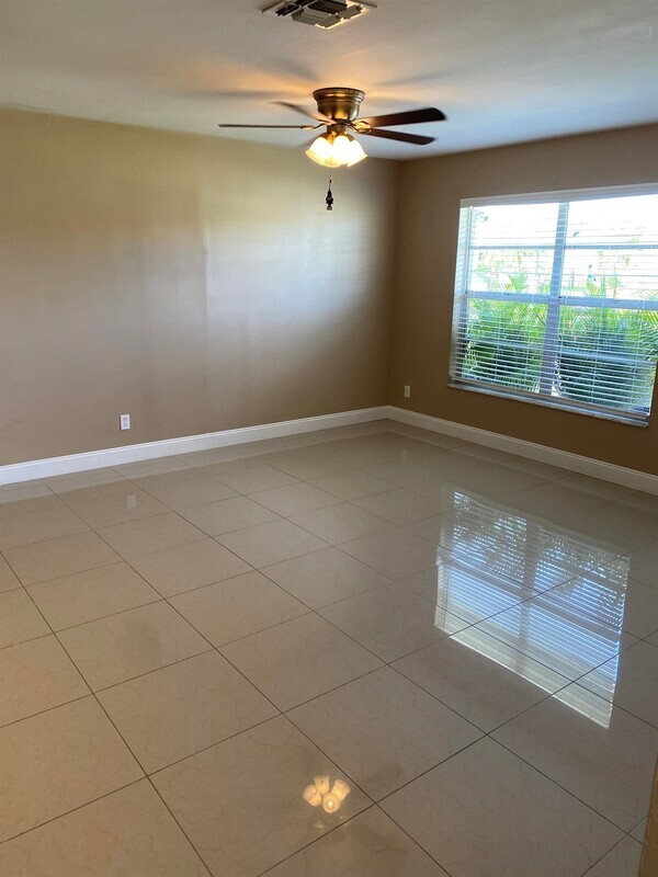 321 Gordon Ave S in Lehigh Acres, FL - Building Photo - Building Photo