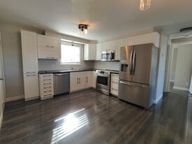 172 Perry Ave, Unit 3 in Worcester, MA - Building Photo