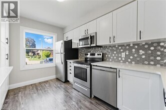 275 Sydney St S in Kitchener, ON - Building Photo - Building Photo