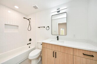 932 South Ln in Houston, TX - Building Photo - Building Photo