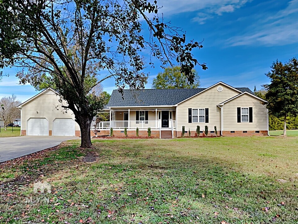 104 Carrington Dr in Garner, NC - Foto de edificio