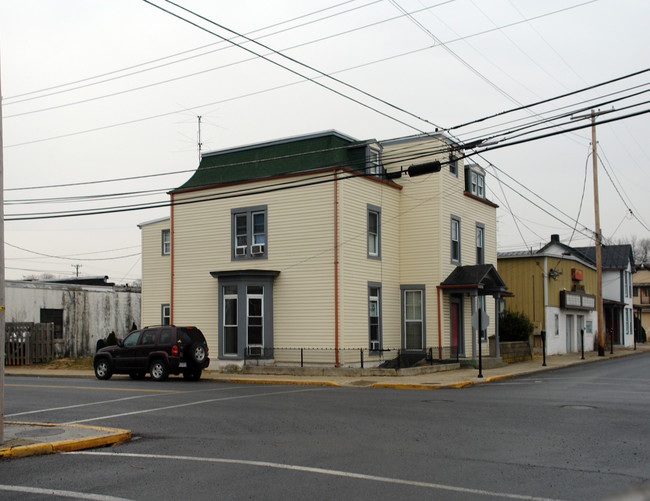 116 S Lawrence St in Charles Town, WV - Building Photo - Building Photo