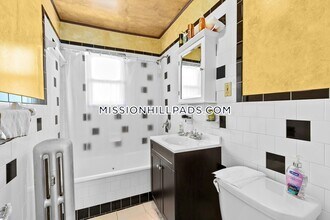 157 Hillside St, Unit 2 in Boston, MA - Building Photo - Building Photo