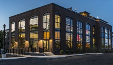 Halstead Salem Station in Salem, MA - Foto de edificio - Building Photo