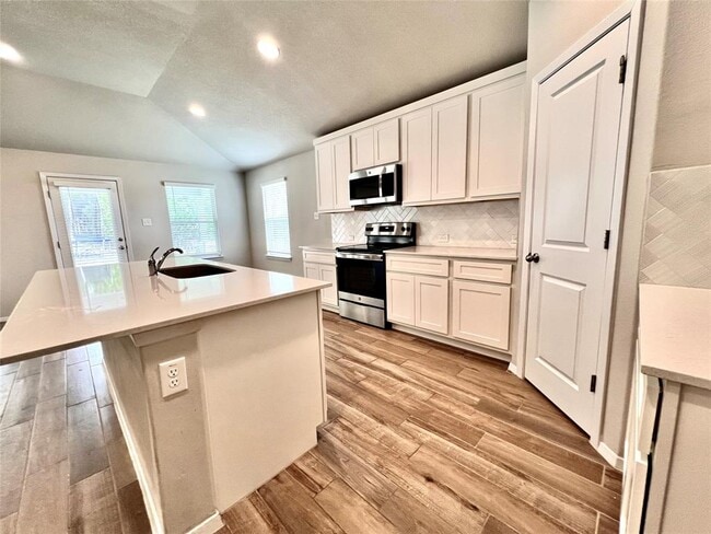 7811 Dakota Cir in Lago Vista, TX - Foto de edificio - Building Photo