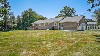 918 Daniels Farm Rd in Trumbull, CT - Building Photo - Building Photo
