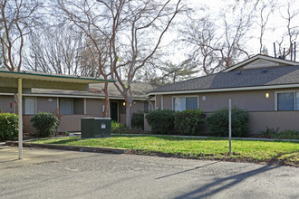 Casa Nueva in Coalinga, CA - Foto de edificio - Building Photo