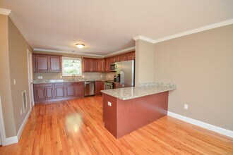 341 Meadowside Rd in Milford, CT - Building Photo - Building Photo