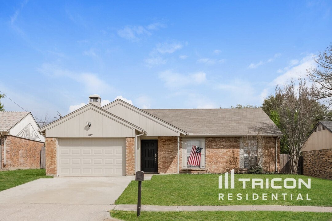 817 Annapolis Dr in Arlington, TX - Building Photo