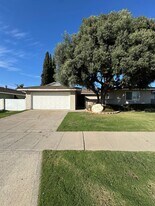 1435 E Chestnut Ave in Orange, CA - Building Photo