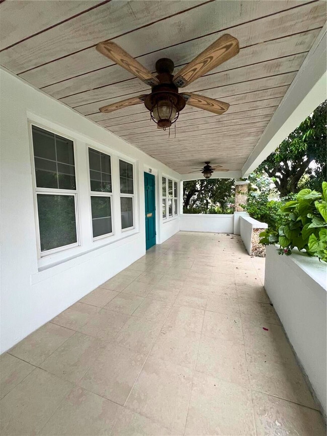 130 SW 1st Ave in Hallandale Beach, FL - Foto de edificio - Building Photo