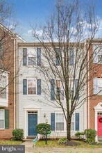 13665 St Johns Wood Pl in Herndon, VA - Building Photo - Building Photo