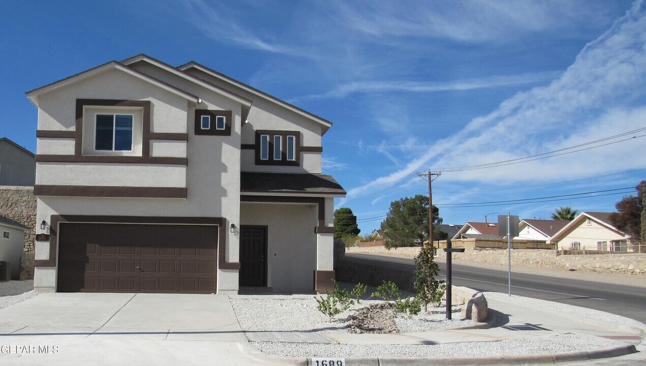1689 Asbury St in El Paso, TX - Building Photo