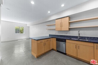 5232 Satsuma Ave in Los Angeles, CA - Building Photo - Building Photo